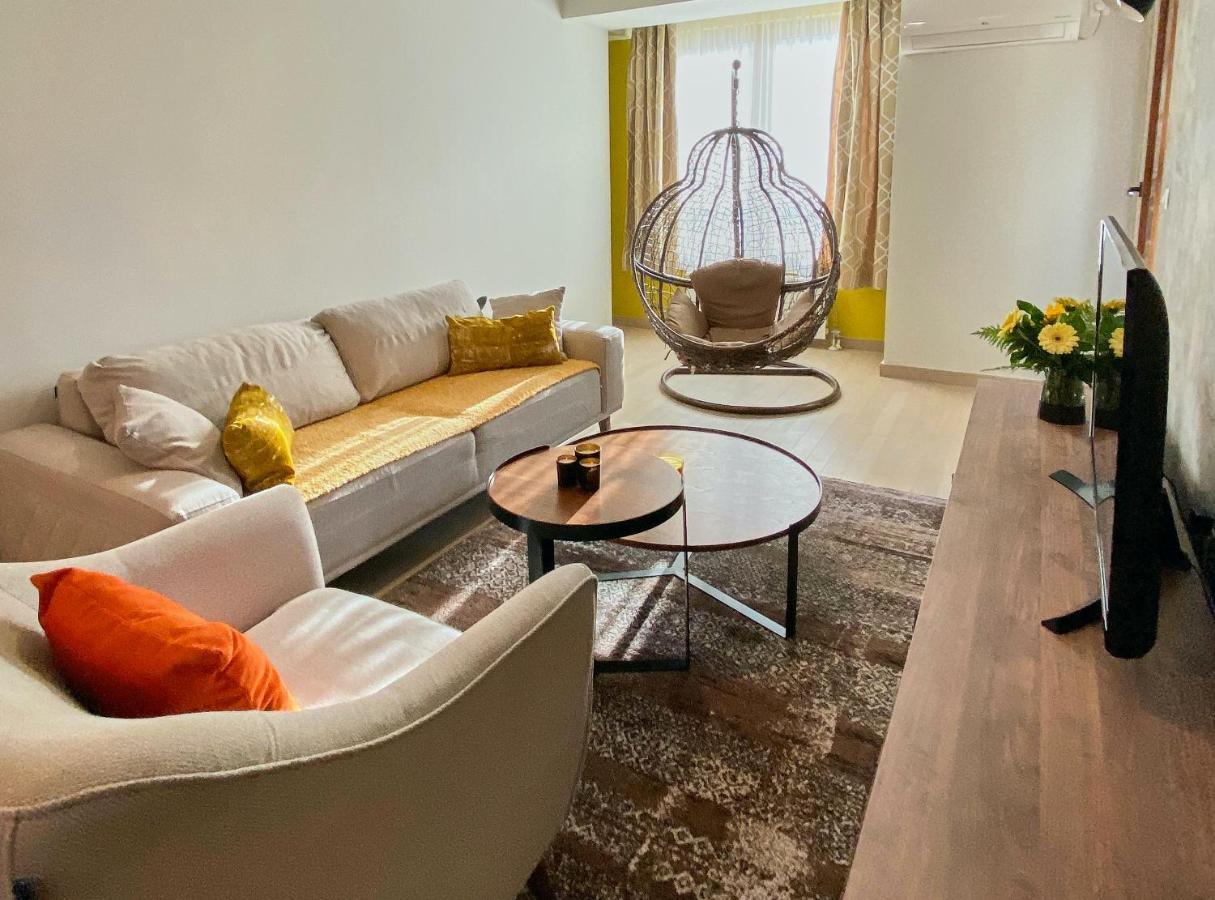 Stylish Apartment, Skopje Centre - Private Parking - Panoramic Views Екстериор снимка